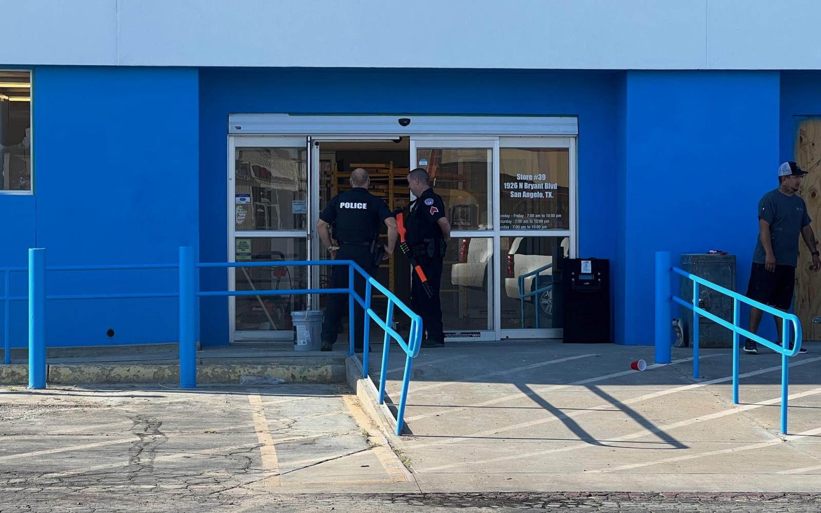 San Angelo Police at Food King for Reported Suicidal Subject (LIVE! Photo/Joe Hyde)