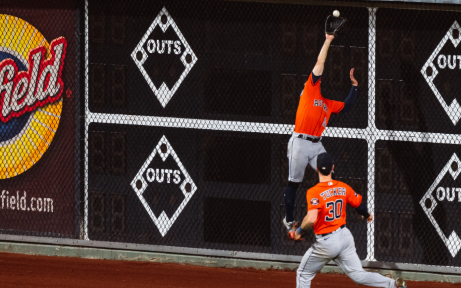 Astros' Chas McCormick Spectacular Catch