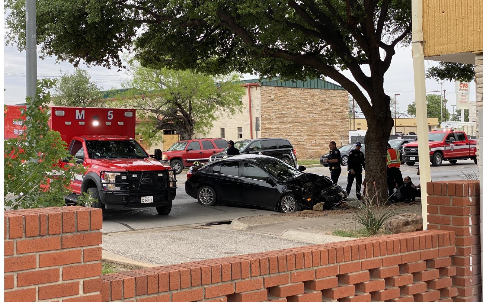 Black Chevy Crash at Econolodge (LIVE! Photo/James Bouligny)