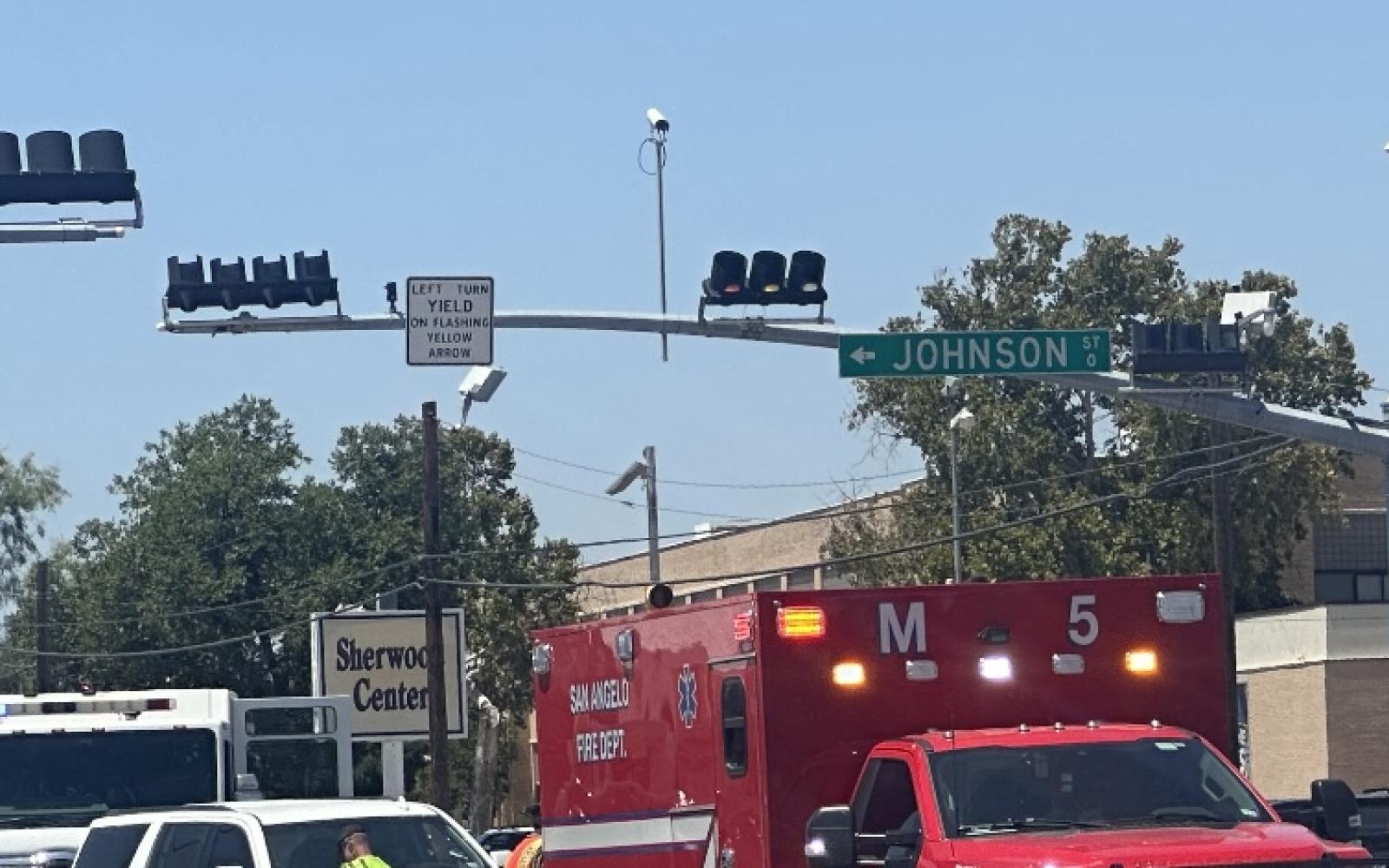 Johnson/Sherwood Way Traffic Lights in Crash (LIVE! Photo/Ryan Chadwick)