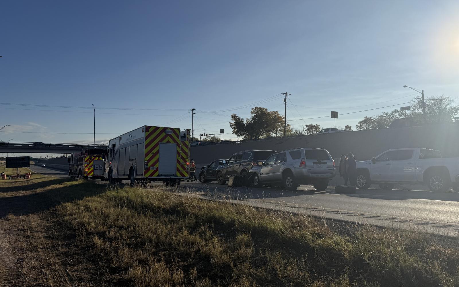 A crash involving at least six vehicles has shut down the Houston Harte Expressway on Friday morning.