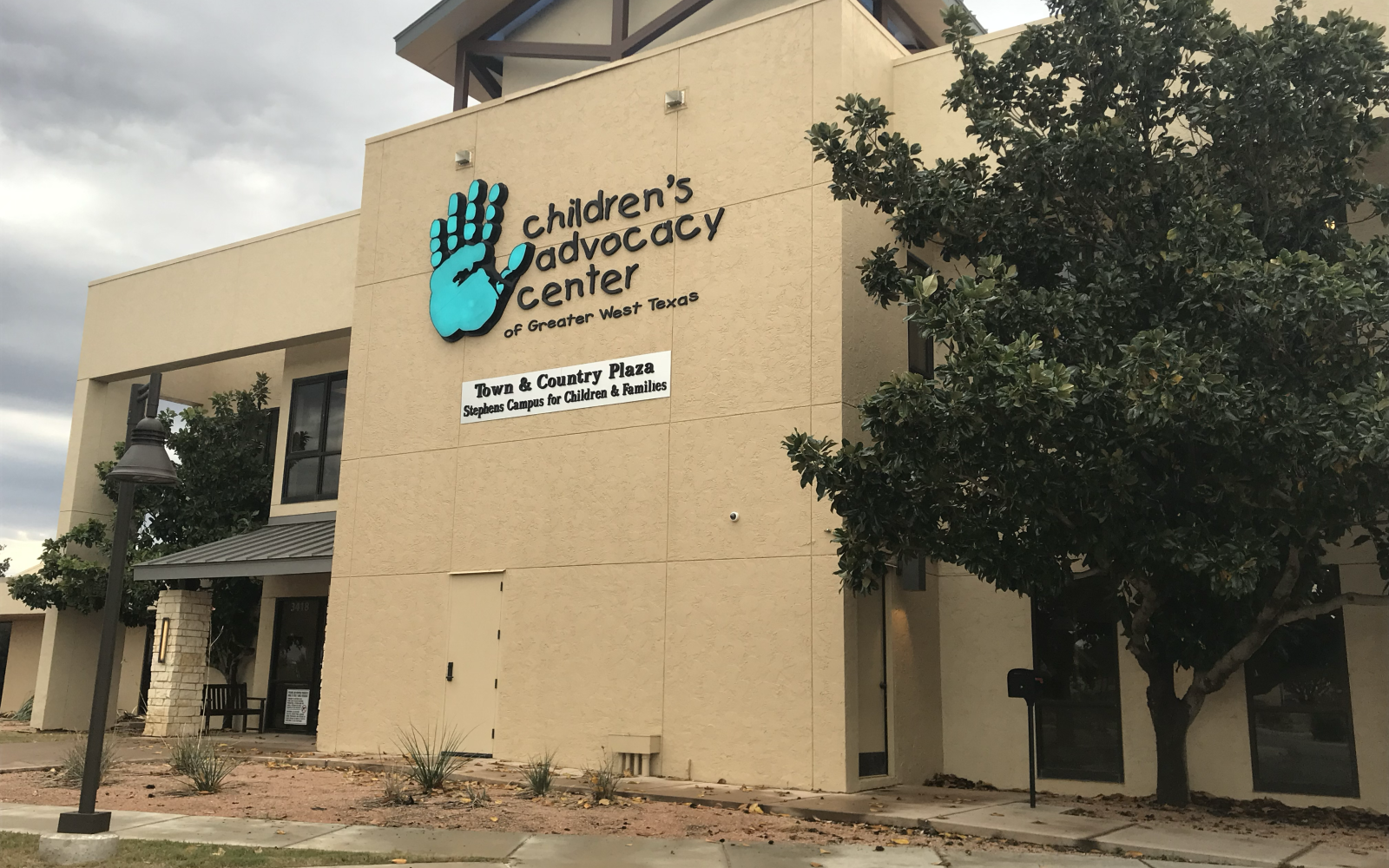 The Children’s Advocacy Center of Greater West Texas received a $633,000 donation Thursday from Reagan County’s Friends for Hope Coalition.