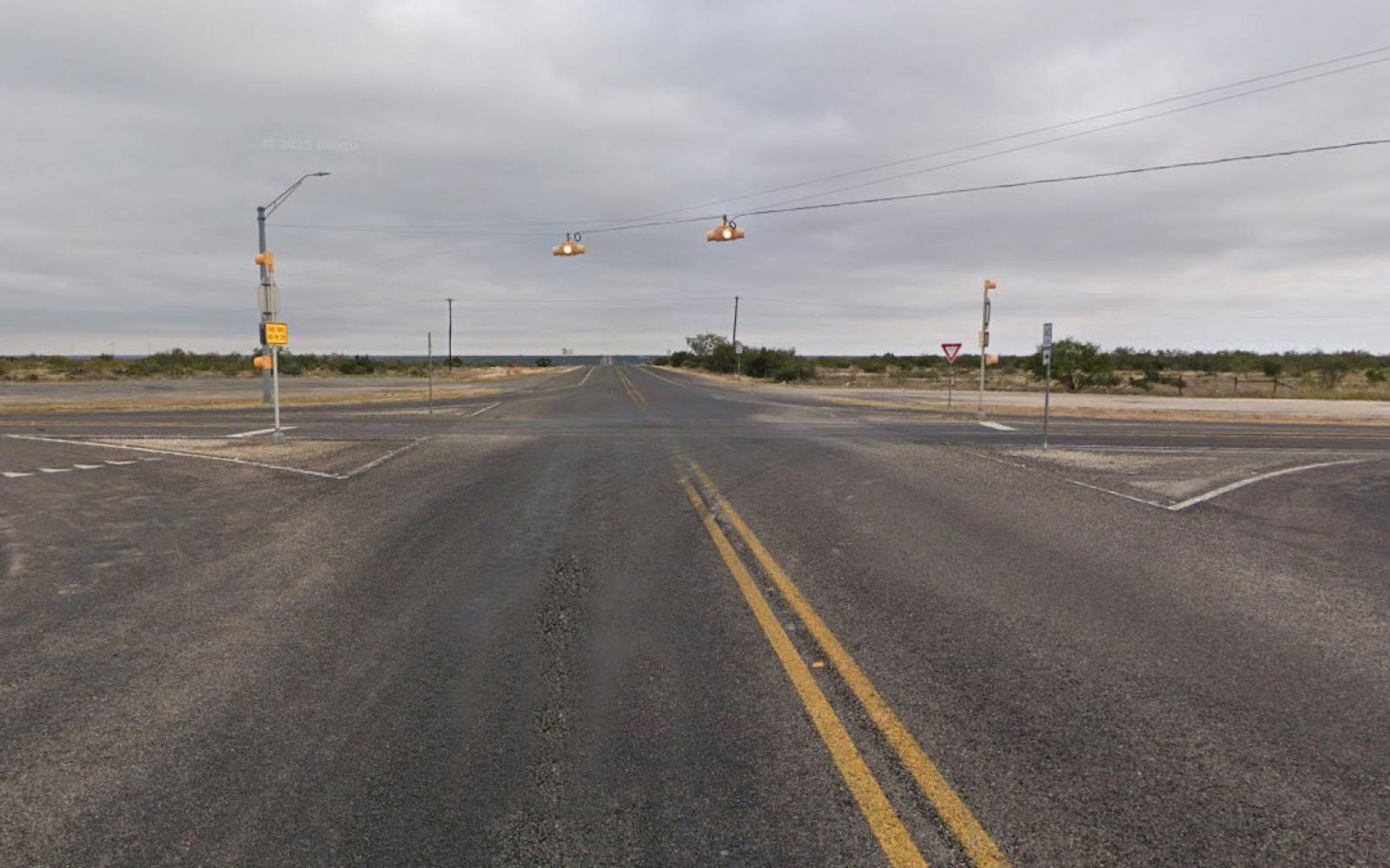 Looking north on TX-163 at the intersection of US-190 in Crockett County, Texas.