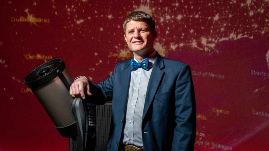 Dr. Kenneth Carrell in Planetarium Dr. Kenneth Carrell in Planetarium