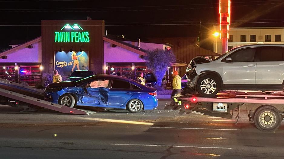 SAN ANGELO, TX — A crash closed down most of the lanes on Knickerbocker Rd. At S. Jackson St. in front of Twin Peaks Friday evening. SAN ANGELO, TX — A crash closed down most of the lanes on Knickerbocker Rd. At S. Jackson St. in front of Twin Peaks Friday evening.