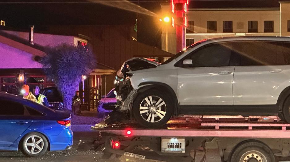 SAN ANGELO, TX — A crash closed down most of the lanes on Knickerbocker Rd. At S. Jackson St. in front of Twin Peaks Friday evening. SAN ANGELO, TX — A crash closed down most of the lanes on Knickerbocker Rd. At S. Jackson St. in front of Twin Peaks Friday evening.