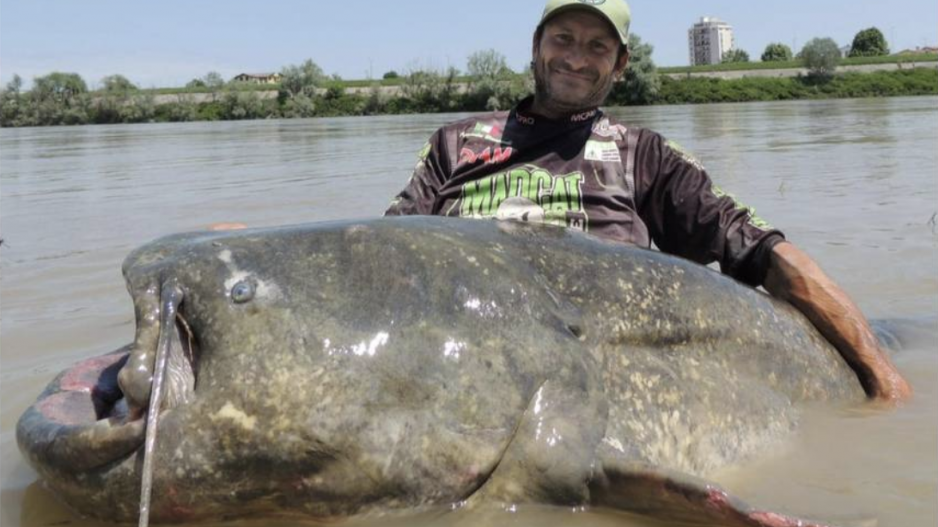Alessandro Biancardi with his record catch Alessandro Biancardi with his record catch