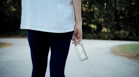 Teen Drinking | Deposit Photos