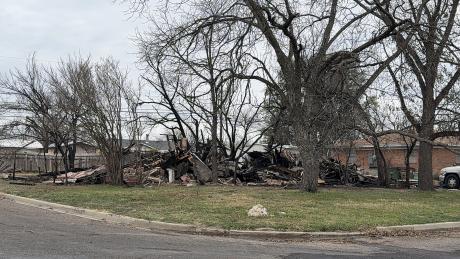  A fire engulfed a home at the intersection of Clairmont and Van Zandt streets late Wednesday night, leaving one person displaced and prompting an ongoing investigation into the cause.