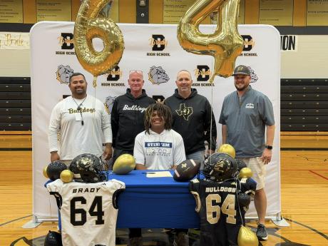 One of the Concho Valley’s top football players, Brady’s DeMarcus Reed, signed Wednesday to play for Howard Payne University.