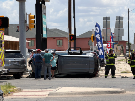 A rollover crash Tuesday afternoon has shut down traffic on North Bryant Boulevard.