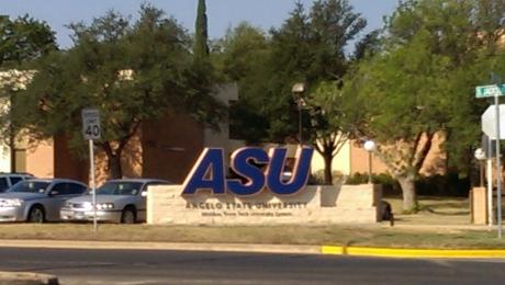 LIVE! Photo by Chelsea Schmid