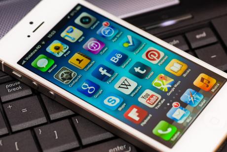 depositphotos_apple_iphone.jpg
