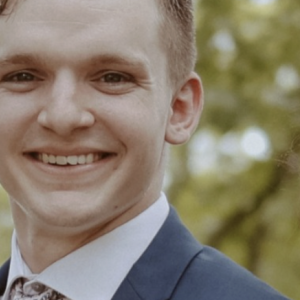 Profile picture for user Elliot Peterson